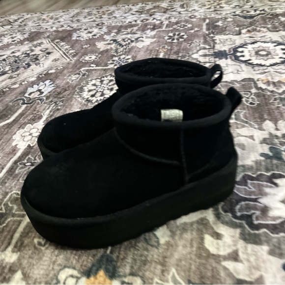 UGG BLACK SUEDE CLASSIC ULTRA MINI 2" PLATFORM ANKLE BOOTS, US 7 - Picture 3 of 6